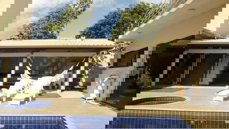 House in a gated community, security, swimming pool, WiFi and air conditioning