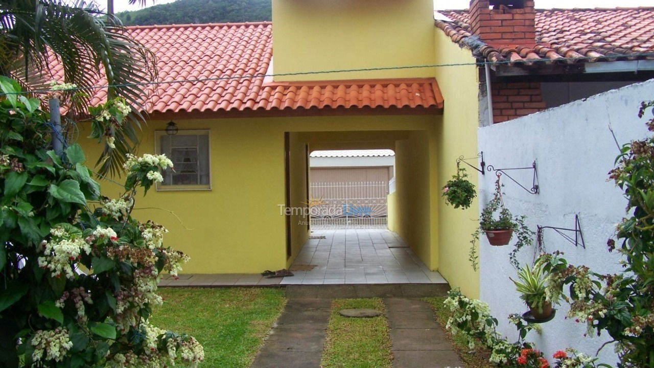 Casa para aluguel de temporada em Florianópolis (Cachoeira do Bom Jesus)