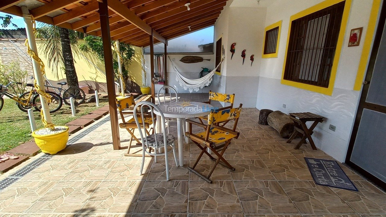 Casa para alquiler de vacaciones em Caraguatatuba (Praia das Palmeiras)