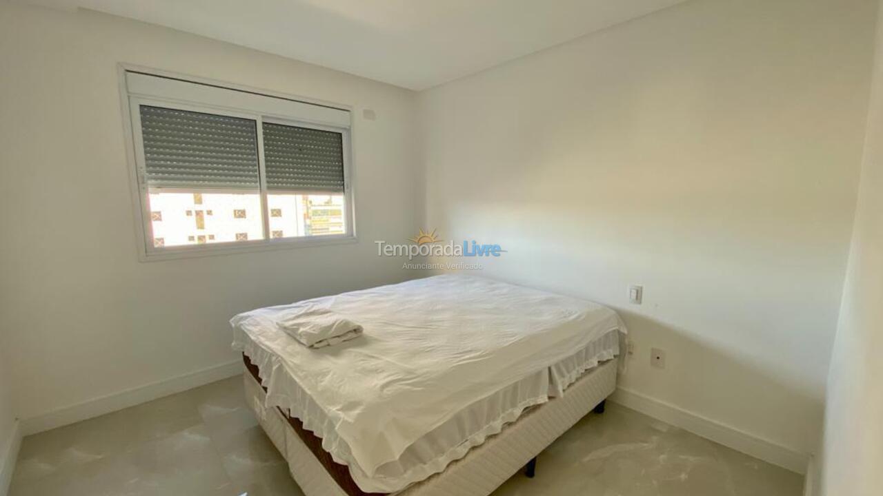 Apartamento para aluguel de temporada em Itapema (Meia Praia)