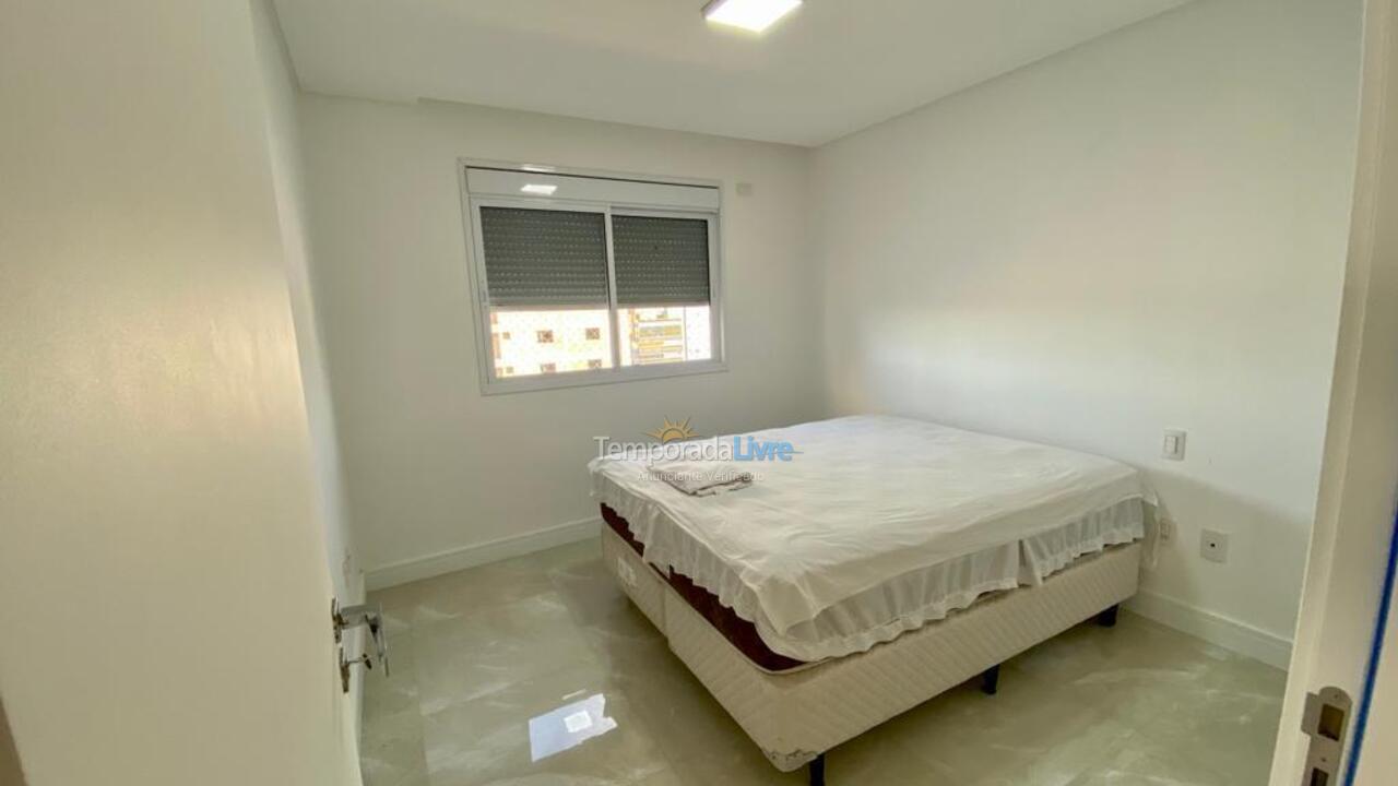 Apartamento para aluguel de temporada em Itapema (Meia Praia)