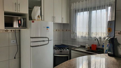 Limdo apartamento para férias e temporada na Vila Guilhermina PG.