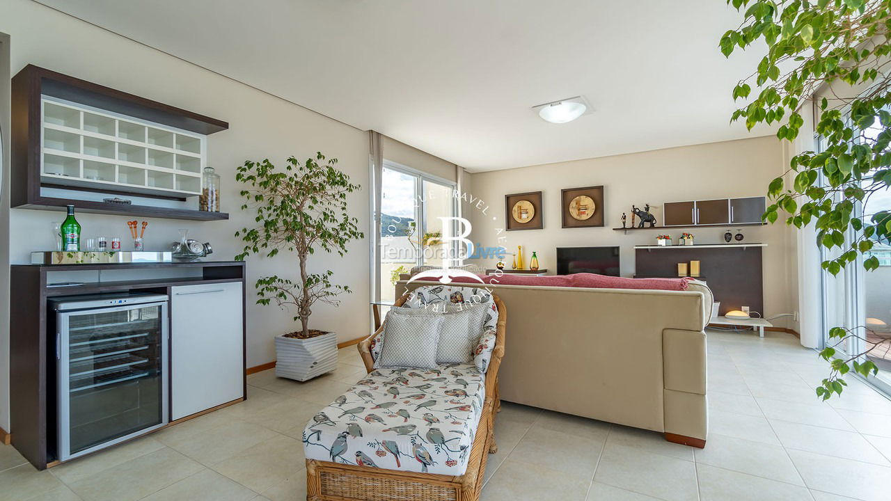 Apartamento para aluguel de temporada em Governador Celso Ramos (Praia de Palmas)