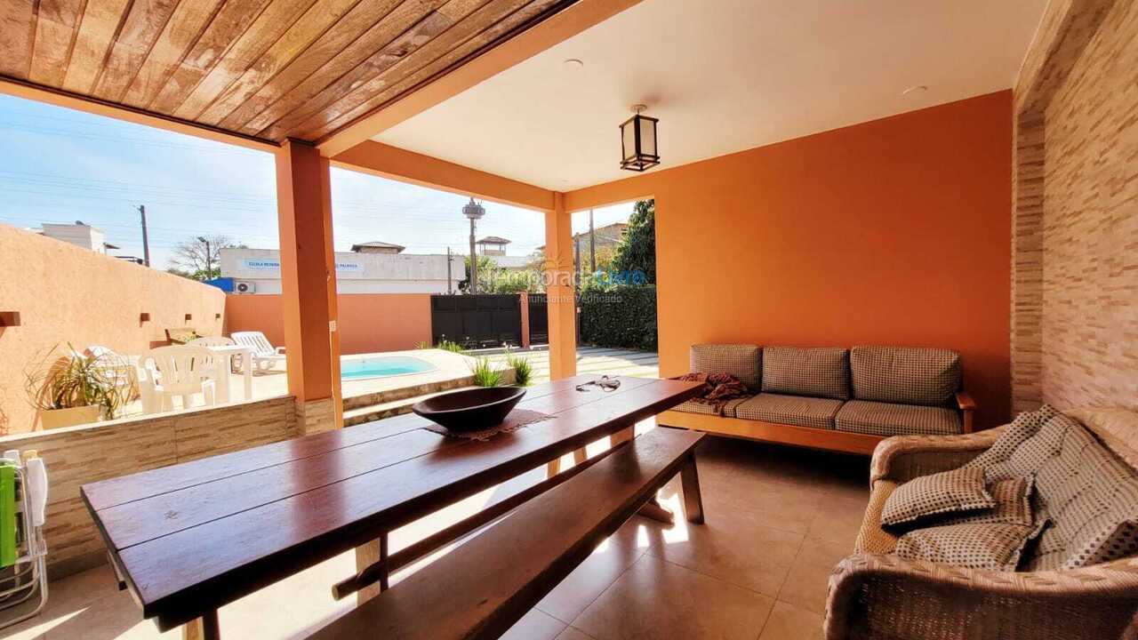 Casa para alquiler de vacaciones em Palhoça (Guarda do Embaú)