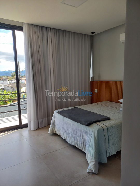 Casa para alquiler de vacaciones em Caraguatatuba (Poiares)