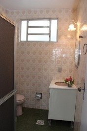 Banheiro 2 com ducha higiênica.  