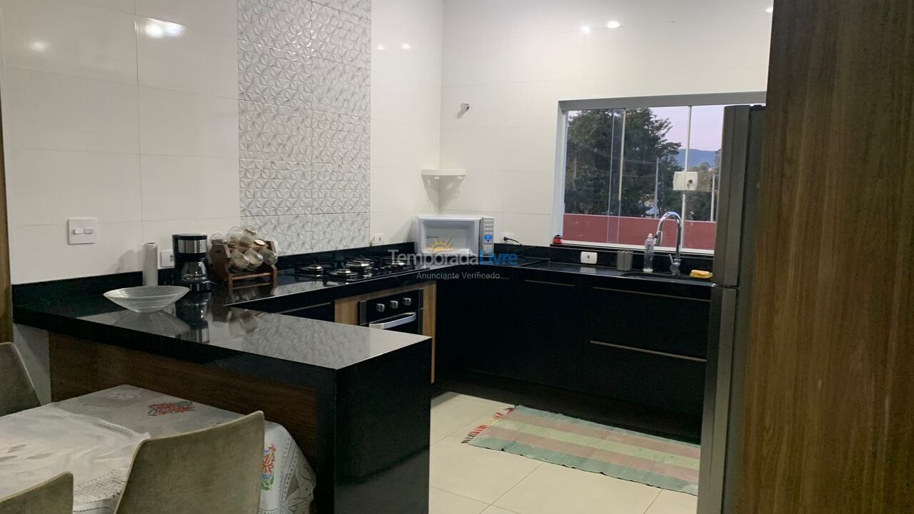 Casa para aluguel de temporada em Pardinho (São Paulo)