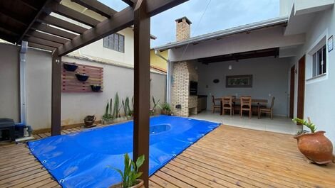 Beautiful 4 bedroom house with pool