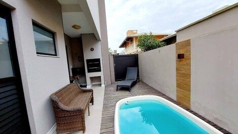 House with pool for vacation rental in Bombinhas - SC