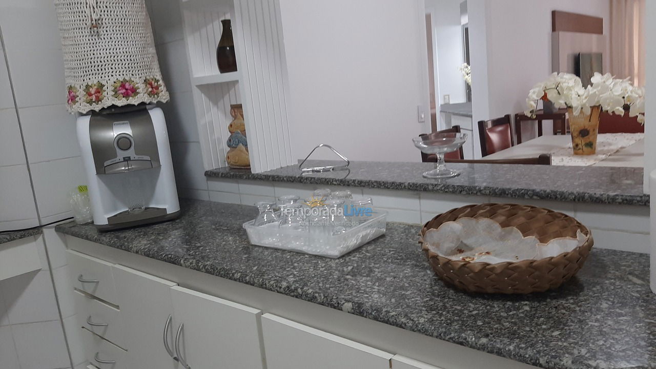 Apartamento para aluguel de temporada em Guarujá (Pitangueiras)