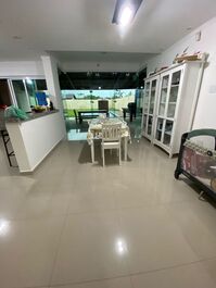 Casa disponível para locação em Bertioga