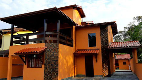 Hermosa casa de playa con piscina en Caraguatatuba