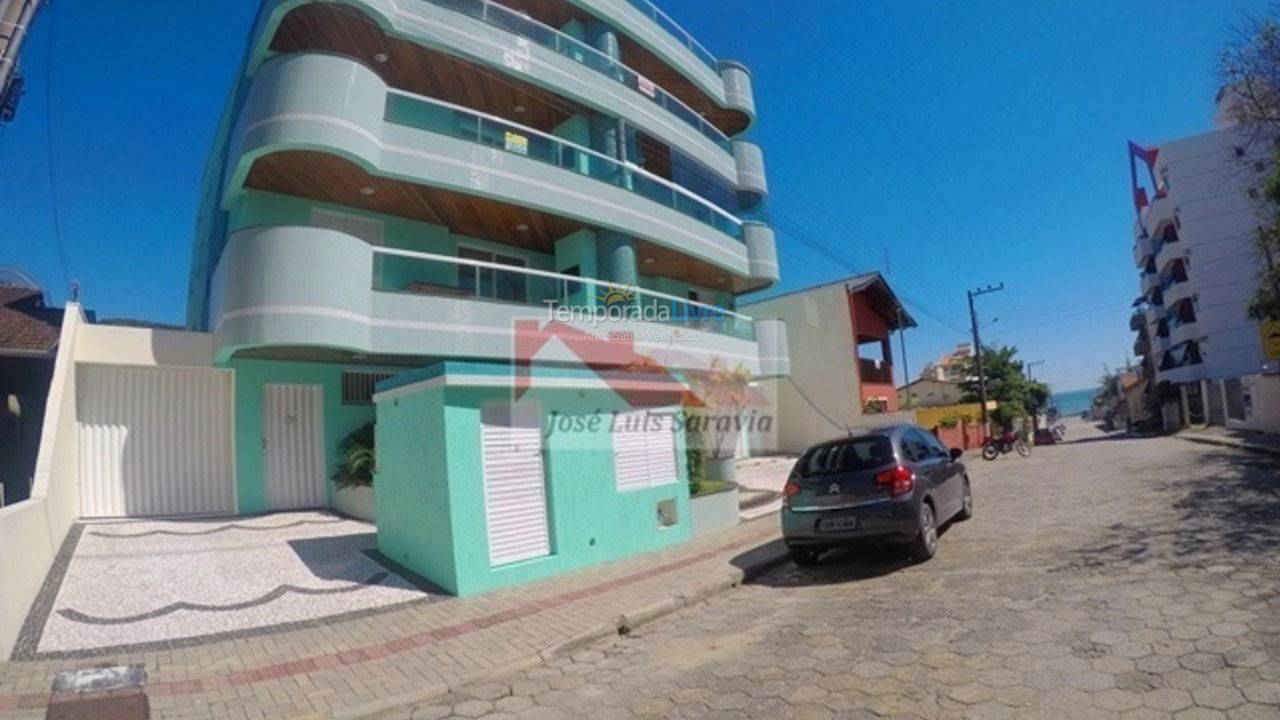 Casa para aluguel de temporada em Bombinhas (Praia de Bombas)