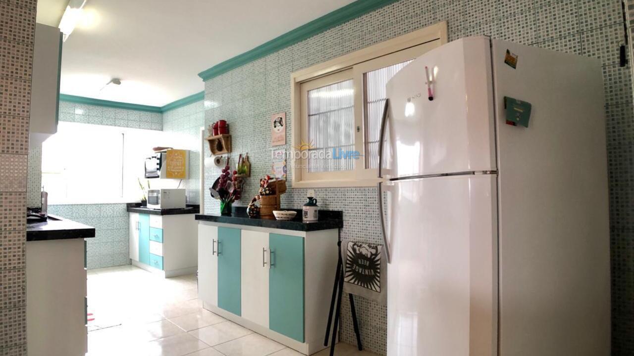 Apartamento para aluguel de temporada em Capão da Canoa (Centro)