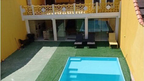 Linda Casa com Piscina e Sala de Jogos e fica Pertinho da Praia