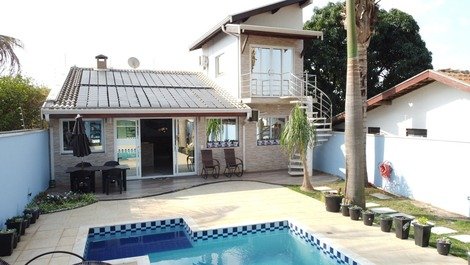 Beautiful Interior House in São Paulo, with swimming pool next to Holambra, city of flowers