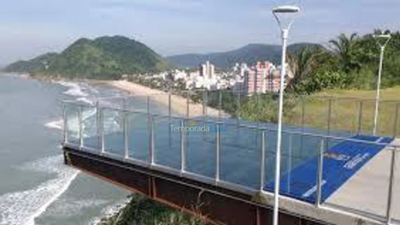 Apartamento para aluguel de temporada em Guarujá (Pitangueiras)