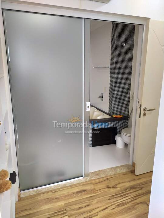 Apartamento para aluguel de temporada em Itapema (Meia Praia)