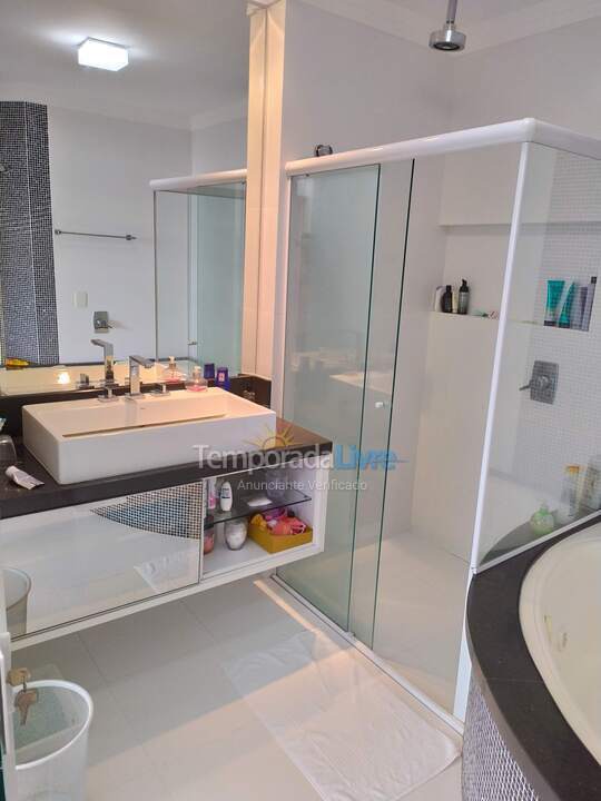 Apartamento para aluguel de temporada em Itapema (Meia Praia)