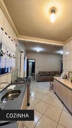 Ótima casa contendo 2 quartos com AC, WI-FI, churrasqueira