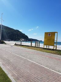 Hermosa Casa Junto al Mar en Bombas