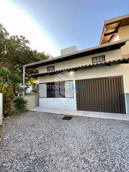 Casa para aluguel de temporada em Bombinhas (Praia de Bombas)