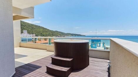 Penthouse with panoramic view of Bombas beach