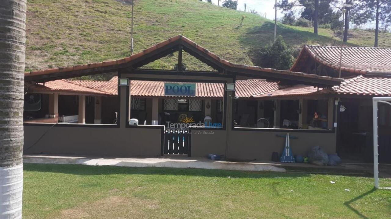 Granja para alquiler de vacaciones em Igaratá (Condominio águas de Igarata)