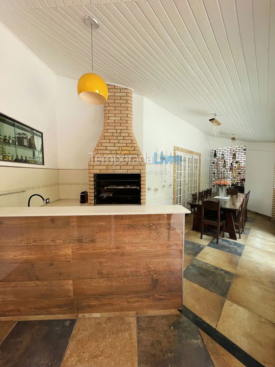 Casa para alquiler de vacaciones em Itu (Condomínio Village Castelo)