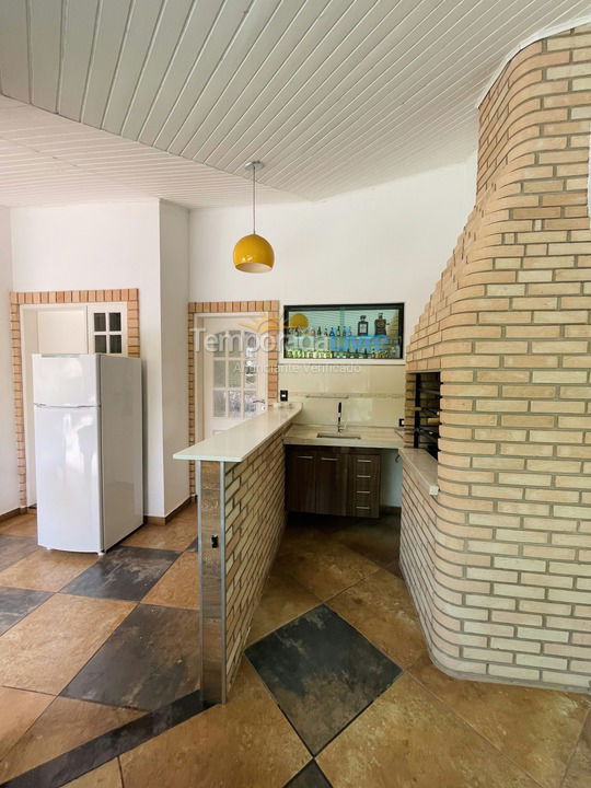 Casa para alquiler de vacaciones em Itu (Condomínio Village Castelo)