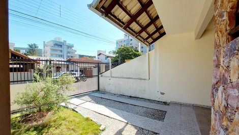 Casa para locação de temporada em Bombinhas-SC (LC1021)