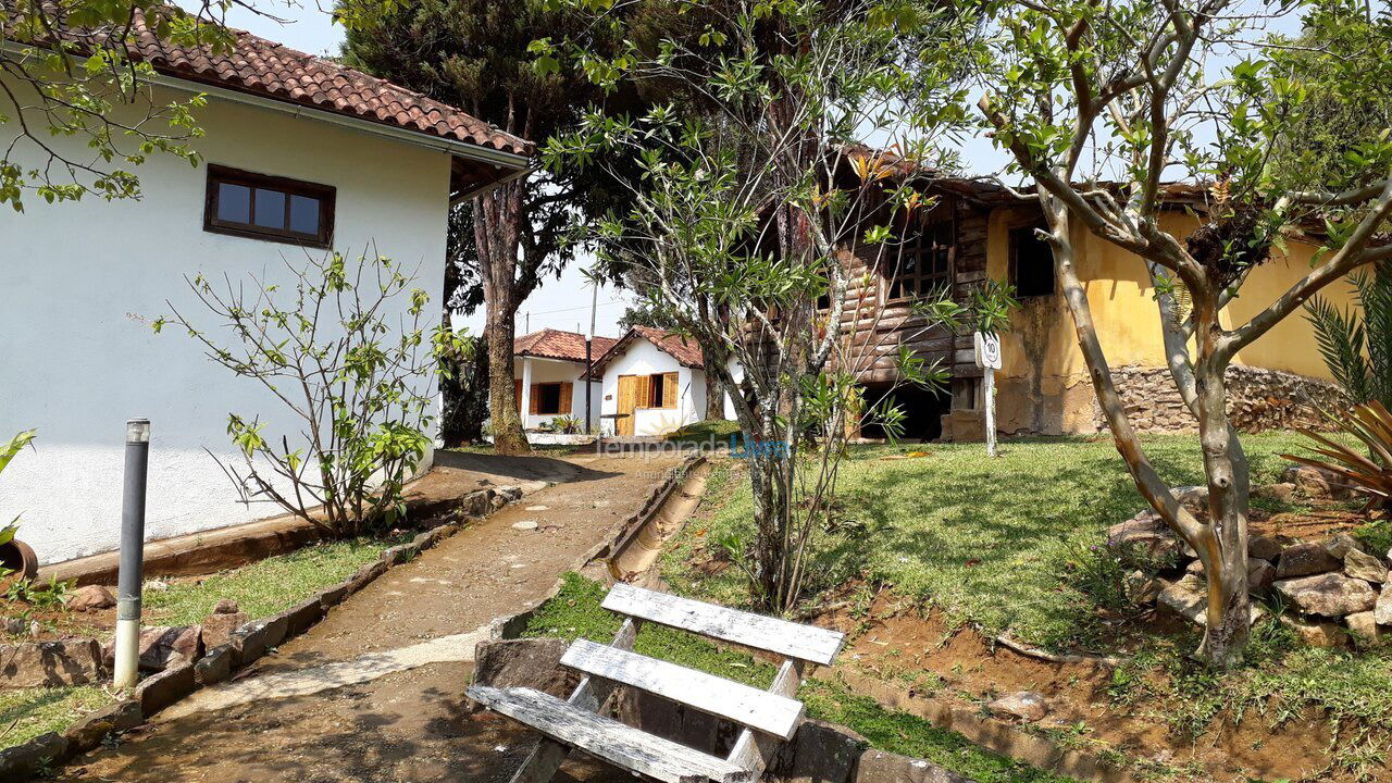 Casa para aluguel de temporada em Rio Preto (área Rural)
