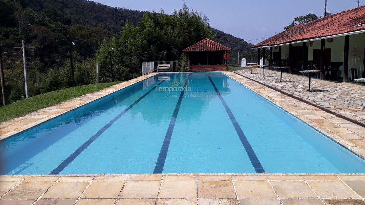 Casa para aluguel de temporada em Rio Preto (área Rural)