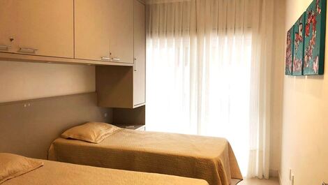 Apartamento Alto padrão com 2 Quartos a 50m da Praia do Mariscal