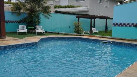 Beautiful House Closed Condominium in Guarujá with Orchard