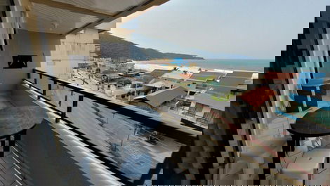 Aproveite Bombas! Apê Bem Localizado a 50m da Praia 🏖️