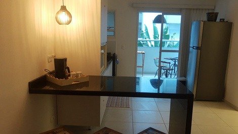 Hermoso apartamento, a 300 metros de la playa, Perequê Açu.