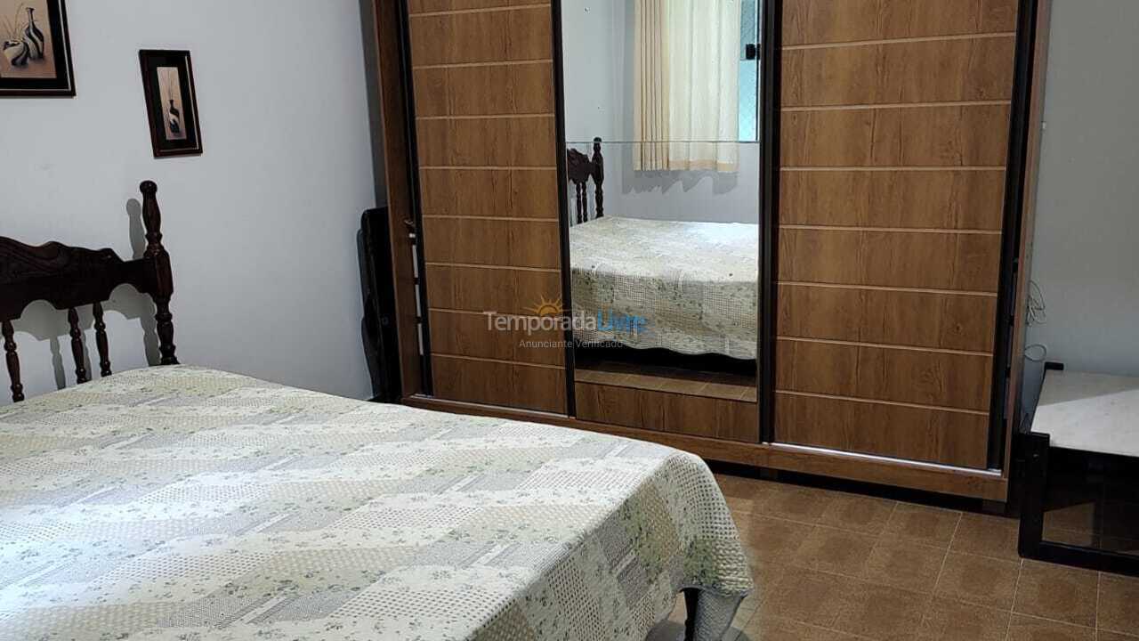 Apartamento para aluguel de temporada em Marataízes (Praia Central)