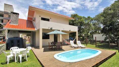 Casa de 3 habitaciones con piscina a 250m de la Playa Mariscal