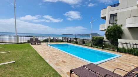 APARTAMENTO TRIPLEX FRENTE AL MAR CON PISCINA COLECTIVA