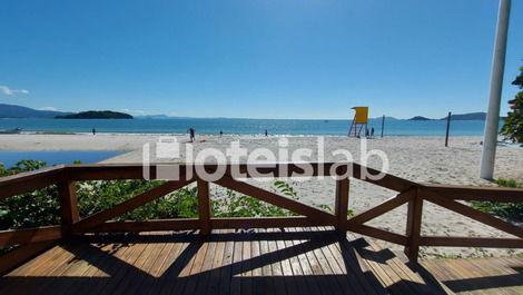 Lindo ap de dois quartos, de frente e com vista para o mar (C131)