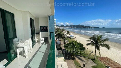 Apartamento frente al mar en alquiler vacacional en Meia...