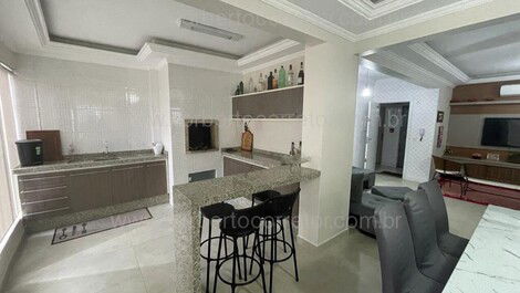 Excellent apartment for seasonal rentals in Meia Praia Itape...