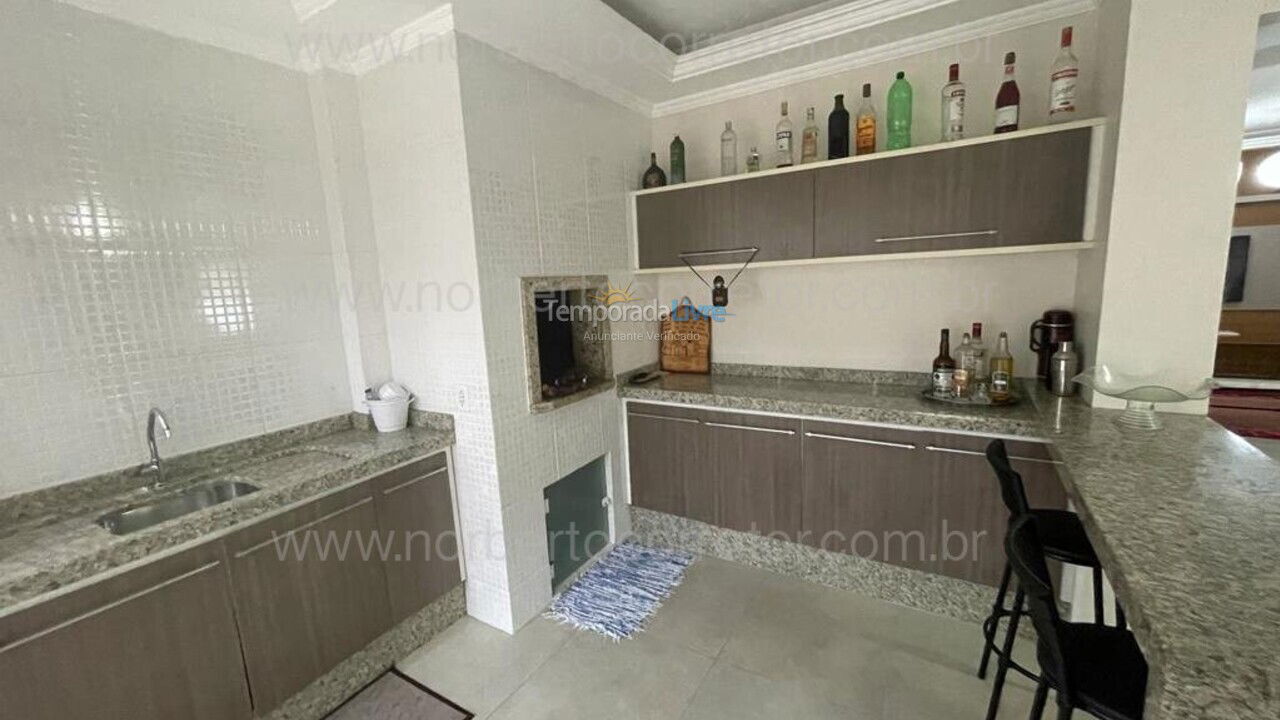 Apartamento para aluguel de temporada em Itapema (Meia Praia)