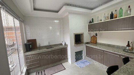 Excellent apartment for seasonal rentals in Meia Praia Itape...