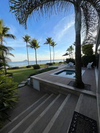 House facing the sea Available December, January on Juquehy beach