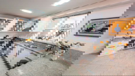 Top House! 5 suites well located in Jurerê Internacional