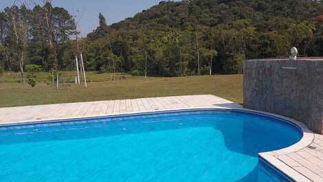 SITIO NA SERRA DE CARAGUATATUBA - CAMPO E MAR - PISCINA AQUECIDA