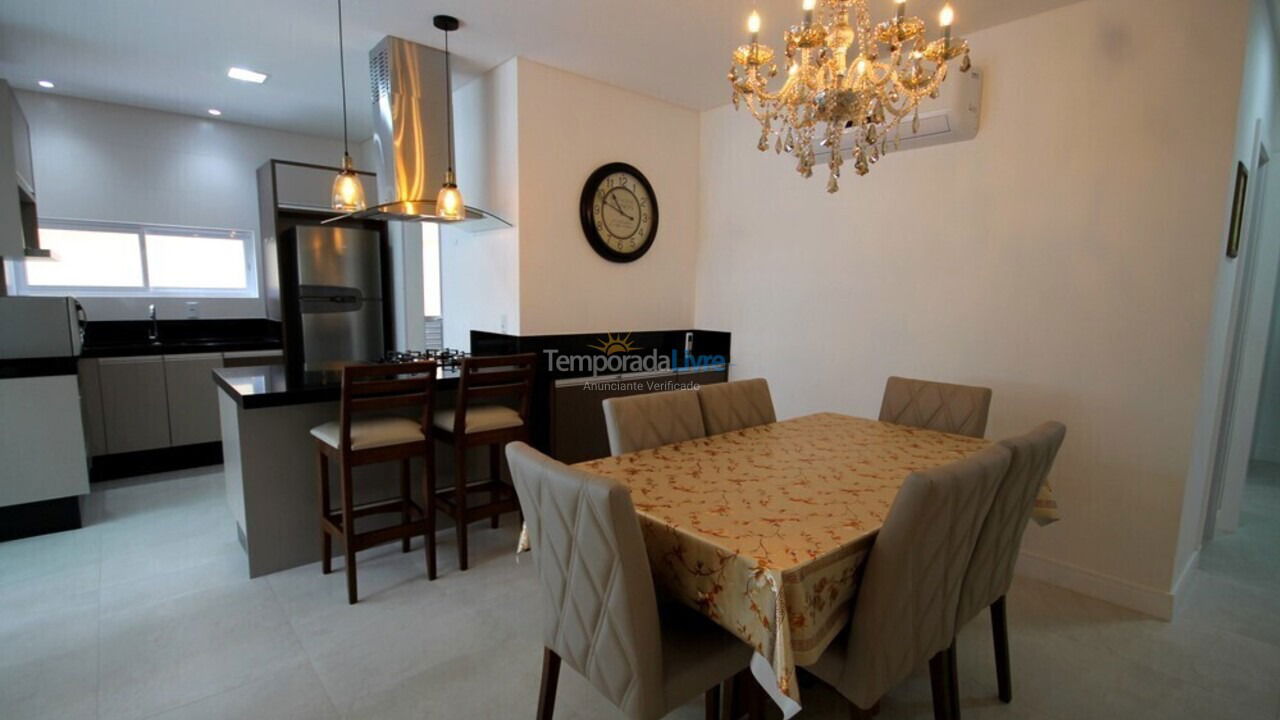 Apartamento para aluguel de temporada em Itapema (Meia Praia)