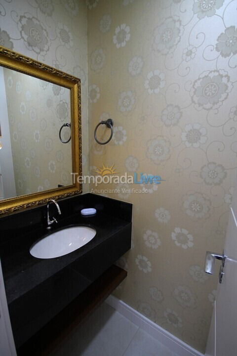 Apartamento para aluguel de temporada em Itapema (Meia Praia)
